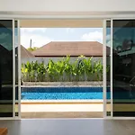 Bangtao Beach Villa With A Long Pool 12 Meters